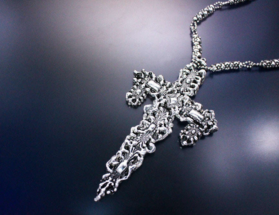SG Liquid Metal LEN 3419 – Antique silver finish Cross necklace by Sergio Gutierrez